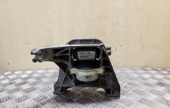 Peugeot 308 Engine mount bracket 4A103720