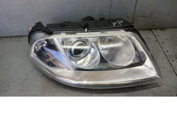 Volkswagen PASSAT B5.5 Front reflector