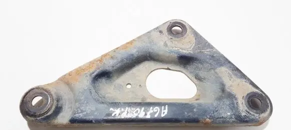 Opel Astra H Engine mounting bracket