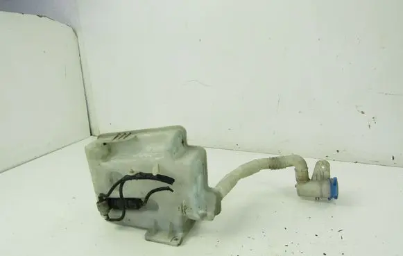 Volkswagen Golf IV Windshield washer fluid reservoir/tank 
