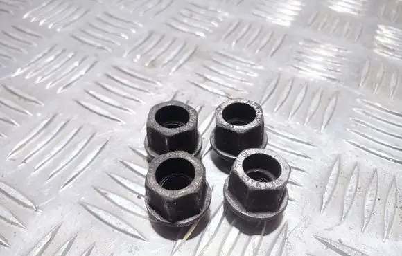 Opel Astra J Nuts/bolts 