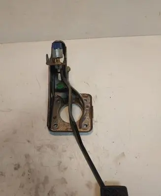 Toyota RAV 4 (XA20) Brake pedal