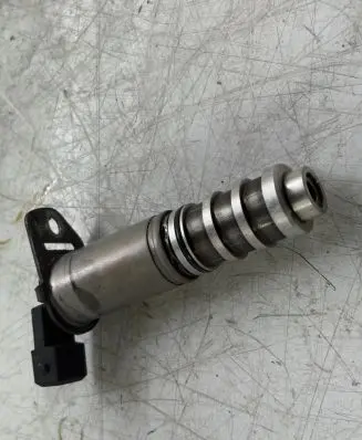 BMW 5 GT F07 Camshaft vanos timing valve 8605123