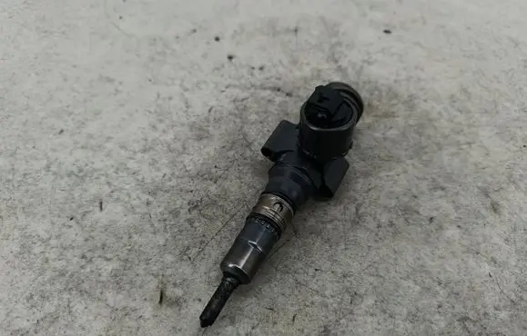 Mitsubishi Lancer X Fuel injector 