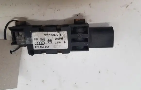Audi A4 S4 B7 8E 8H Airbag deployment crash/impact sensor 8E0959651