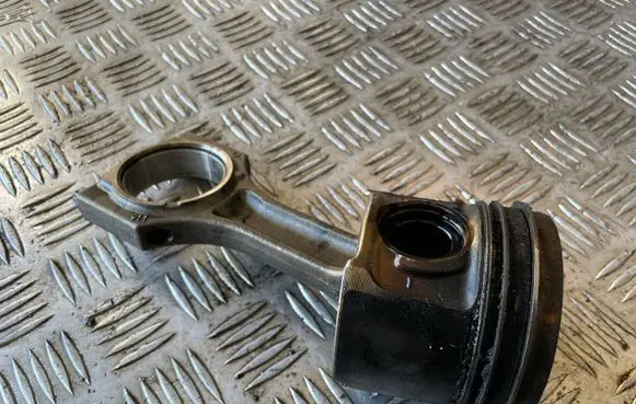 BMW 4 F36 Gran coupe Piston with connecting rod