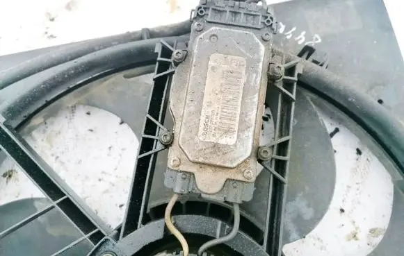 Volkswagen Touareg I Coolant fan relay 1137328535