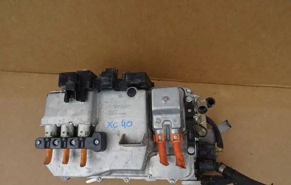 Volvo XC40 Hybrid / electric car battery 42008360