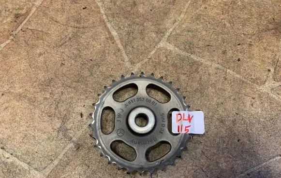 Mercedes-Benz E W212 Timing chain sprocket A6510520001
