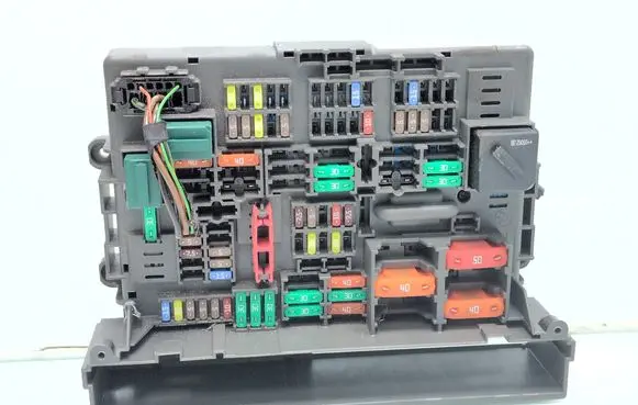 BMW X1 E84 Fuse module 9119446 690149 6136690149