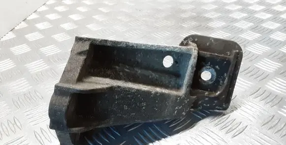 Land Rover Discovery 3 - LR3 Engine mounting bracket 4H226061AA