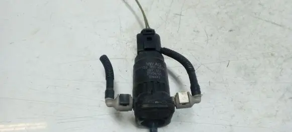 Volkswagen Golf Plus Windscreen/windshield washer pump 1T0955651A