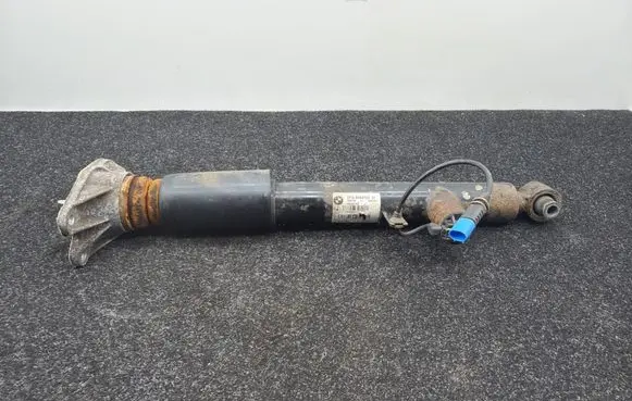 BMW 4 F32 F33 Rear shock absorber/damper 6864755