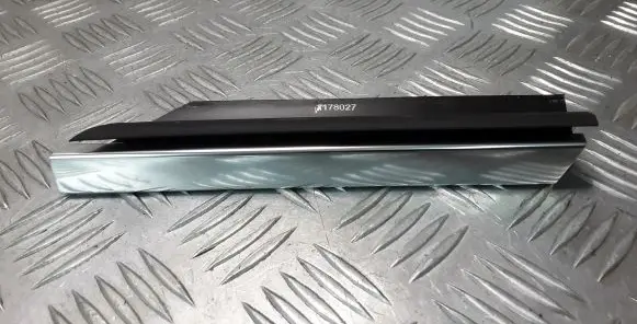 BMW 7 F01 F02 F03 F04 Rubber seal rear door window/glass 7178027