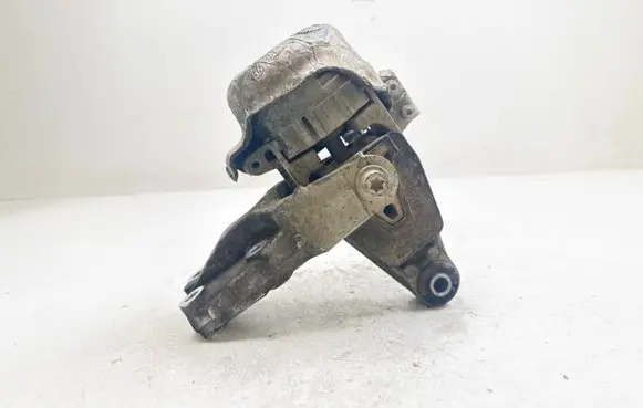 Peugeot 607 Engine mount bracket 320A24E