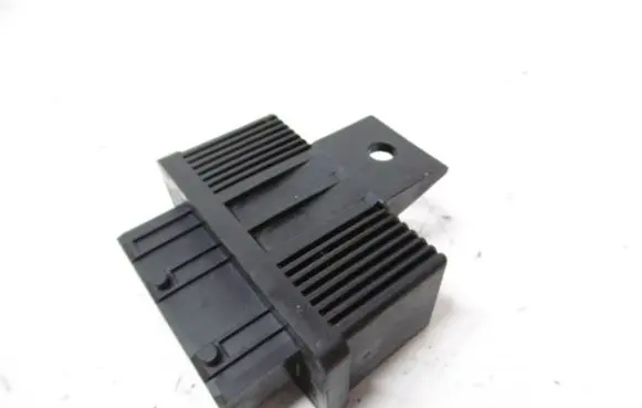 Peugeot 206 CC Fuel pump relay 240107