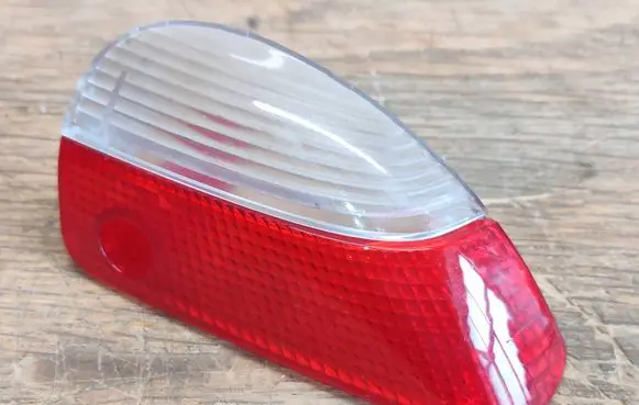 Alfa Romeo GT Front reflector 07013010