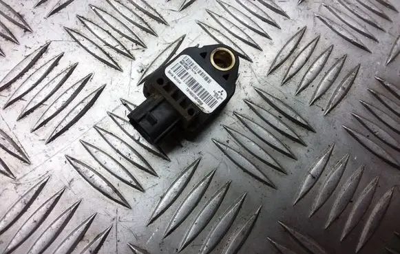 Mitsubishi Outlander Airbag deployment crash/impact sensor 4651A002