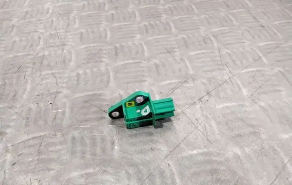 Volkswagen Touran I Airbag deployment crash/impact sensor 5M0909606A 5WK43658