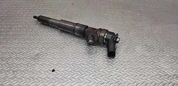 BMW 1 E81 E87 Fuel injector 0445110209 7794435