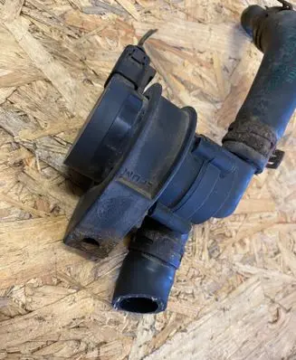 Volkswagen PASSAT B5.5 Water pump 30950001