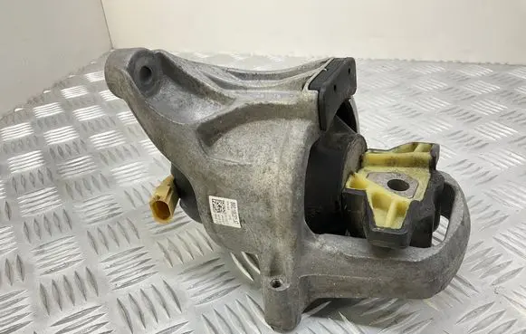 Engine mount bracket
