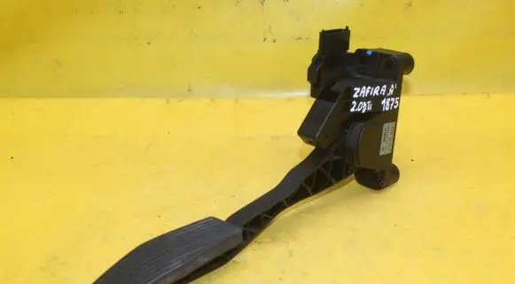 Opel Zafira A Accelerator throttle pedal 90581208AQ