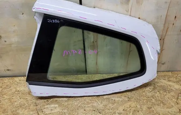 Volkswagen Up Rear side window 
