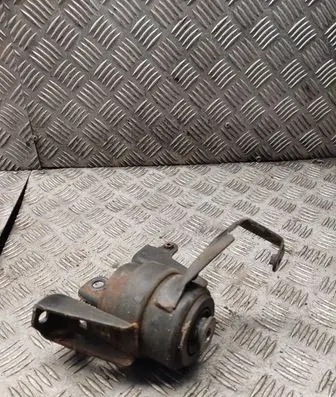 Engine mount bracket