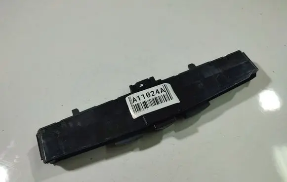 Opel Astra H Hazard light switch 13100105
