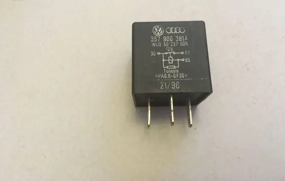 Volkswagen Golf III Other relay 357906381A