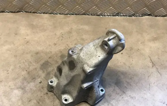 Mercedes-Benz E A207 Engine mounting bracket A6512233404