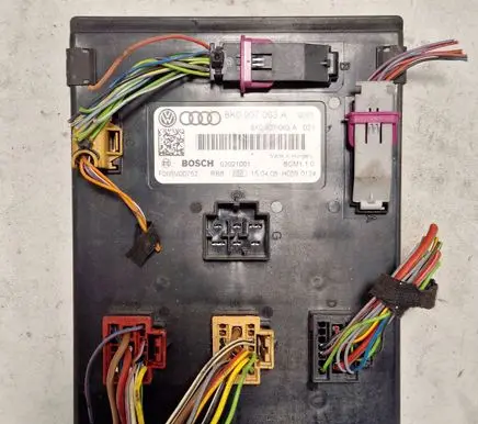 Audi A4 S4 B8 8K Comfort/convenience module 8K0907063A F005V00752 02021001