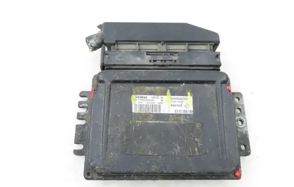 Renault Scenic I Engine control unit/module 7700110471 8200035702 S110030030B