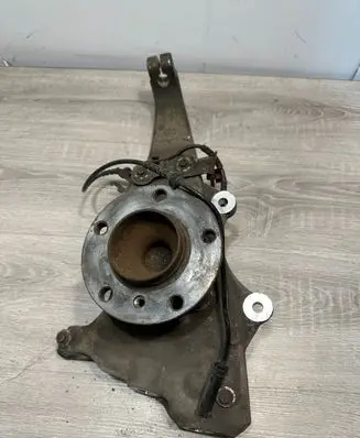 BMW 5 F10 F11 Front wheel hub