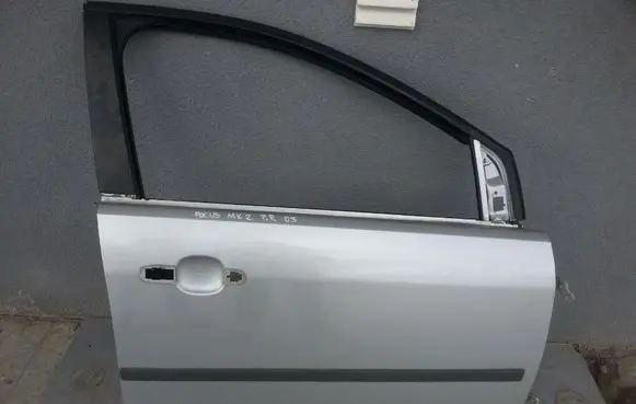 Ford Focus Front door