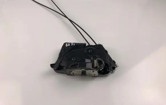 Toyota Yaris Coupe door lock (next to the handle) U3111130