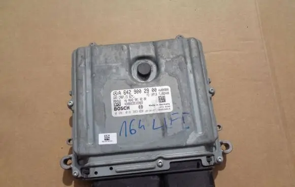 Mercedes-Benz E W212 Engine control unit/module A6429002900