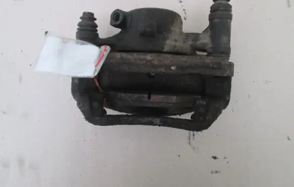 Toyota Hilux (N80, N90, N100, N110) Front brake caliper