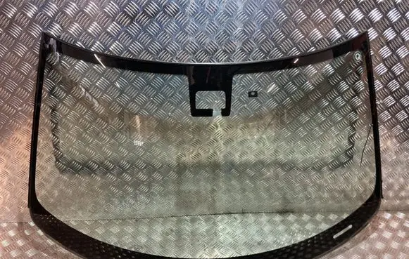 Suzuki Swift III Front windscreen/windshield window PK20137