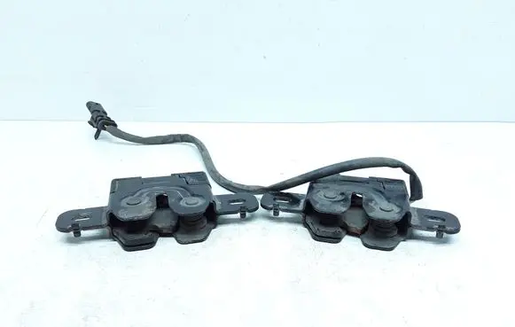 Volvo V70 Engine bonnet/hood lock/catch 31425973 31425845