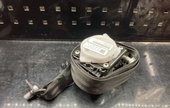 Audi Q3 8U Rear seatbelt 8U0857805B