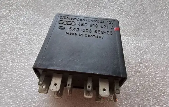 Audi A4 S4 B5 8D Other relay 4B0919471A 00656805
