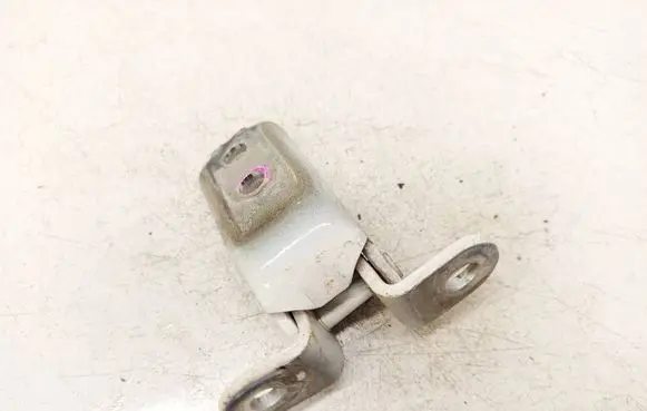 Toyota Avensis T270 Front door upper hinge
