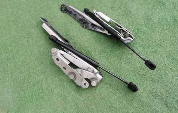 Chrysler 300 - 300C Engine bonnet/hood hinges 146DIA7M