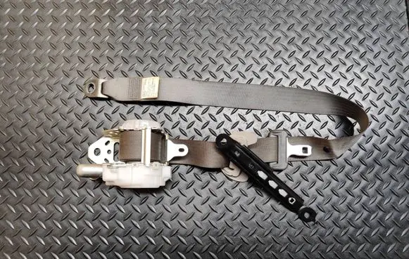 Toyota Prius (XW30) Front seatbelt 7S1050P