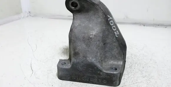 Mercedes-Benz C W203 Engine mounting bracket A6422230004