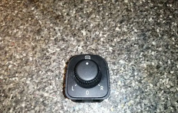 Volkswagen PASSAT B6 Wing mirror switch 1K0959565H
