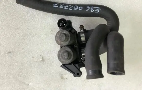 BMW 3 E36 Electromagnetic valve 8375792