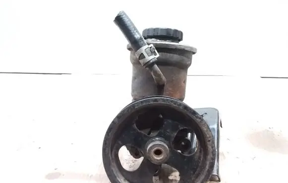 Toyota Avensis T250 Power steering pump